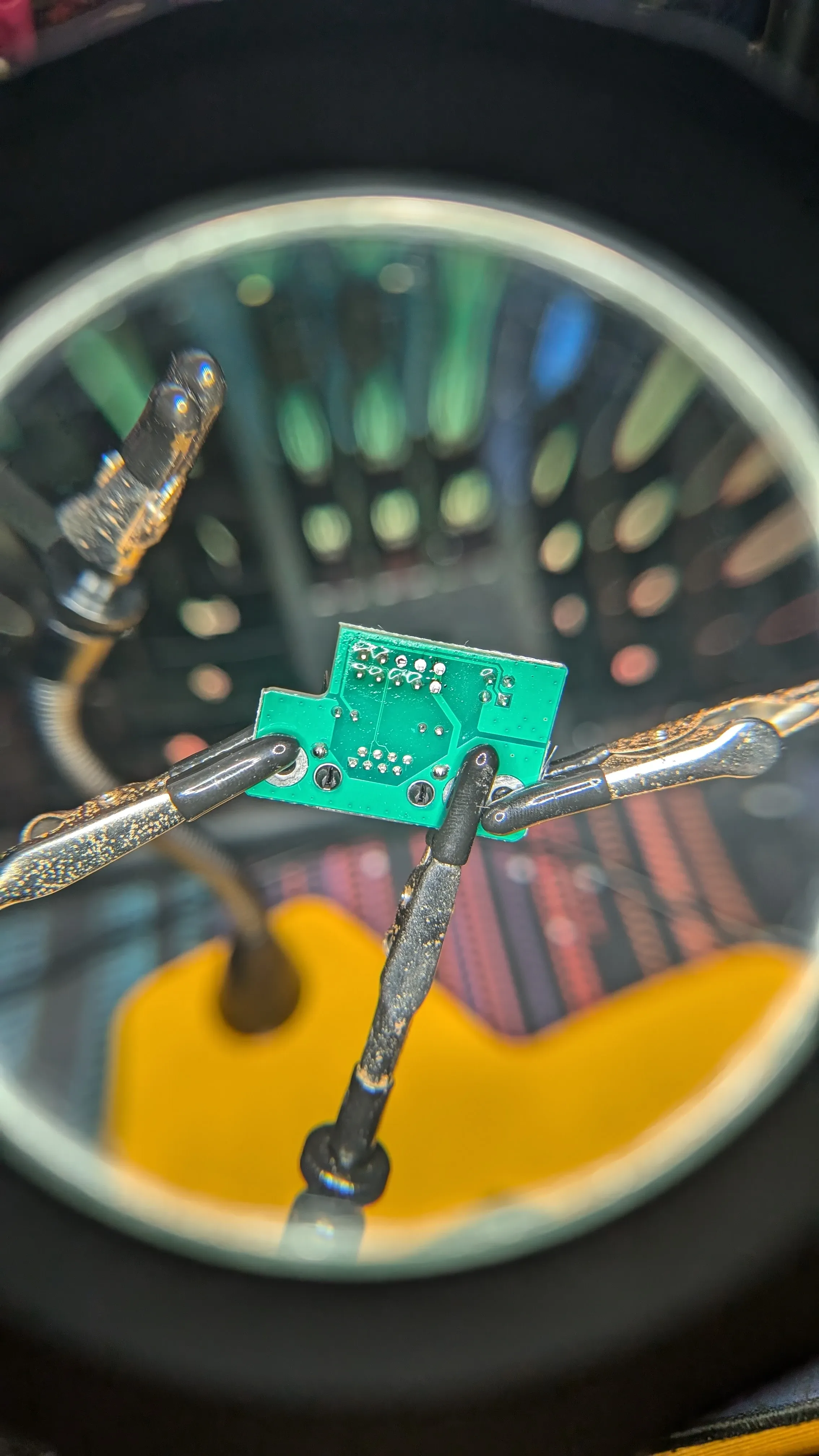 Looking through the magnifying glass on my helping hands stand. Yes that's spot rust....